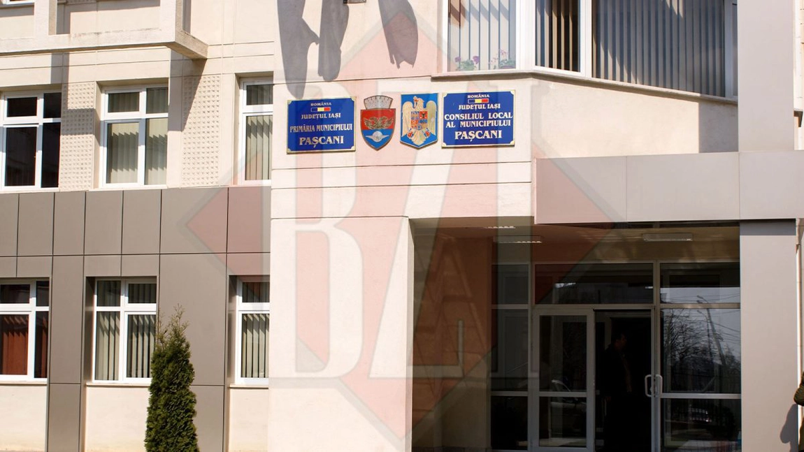Primăria Pașcani a fost amendată cu peste 20.000 de lei, după ce un șofer și-a avariat mașina într-o groapă