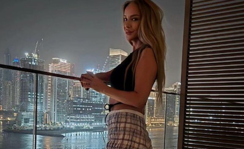 Tania Budi a făcut furori în costum de baie! Imagini incendiare cu vedeta în vârstă de 57 de ani! – GALERIE FOTO