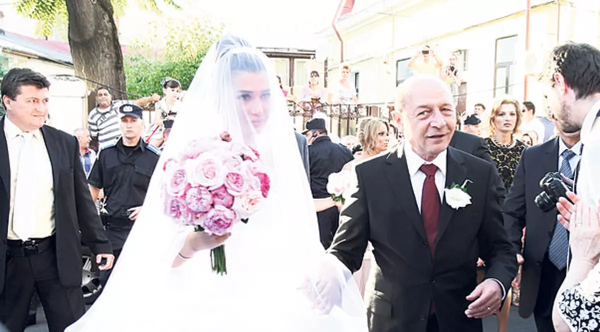 Angela Rusu, mărturii despre banii primiți de la Traian Băsescu la nunta Elenei: „A venit domnul președinte personal și a dat un plic soțului meu”