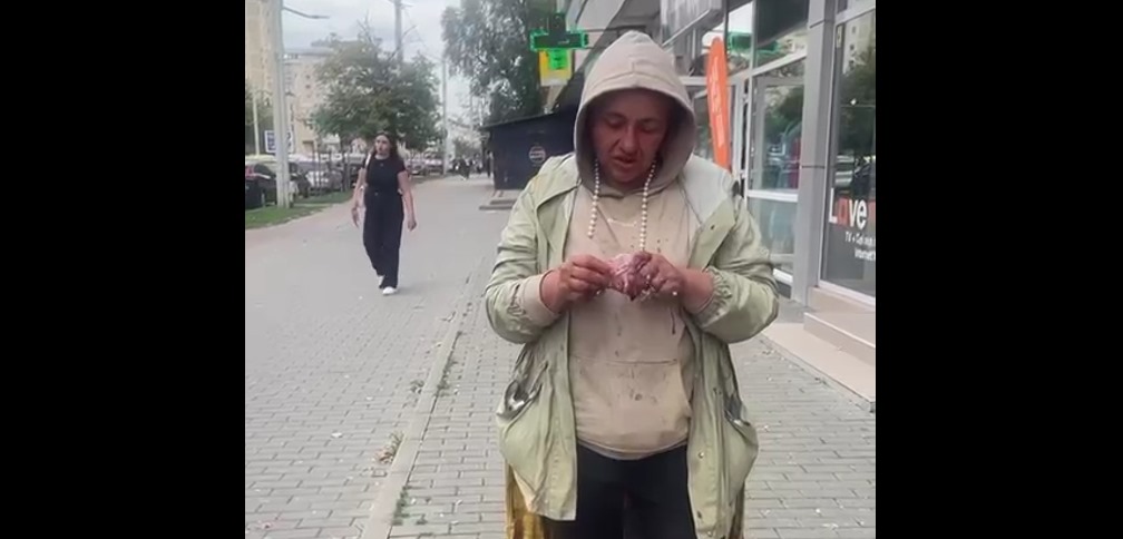 VIDEO șocant! O femeie din Iași ar fi prins un porumbel pe care ulterior l-ar fi mâncat!