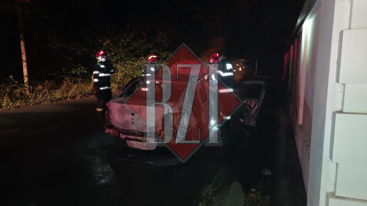Incendiu în comuna Bârnova! Un autoturism cu însemne BRD a ars ca o torță