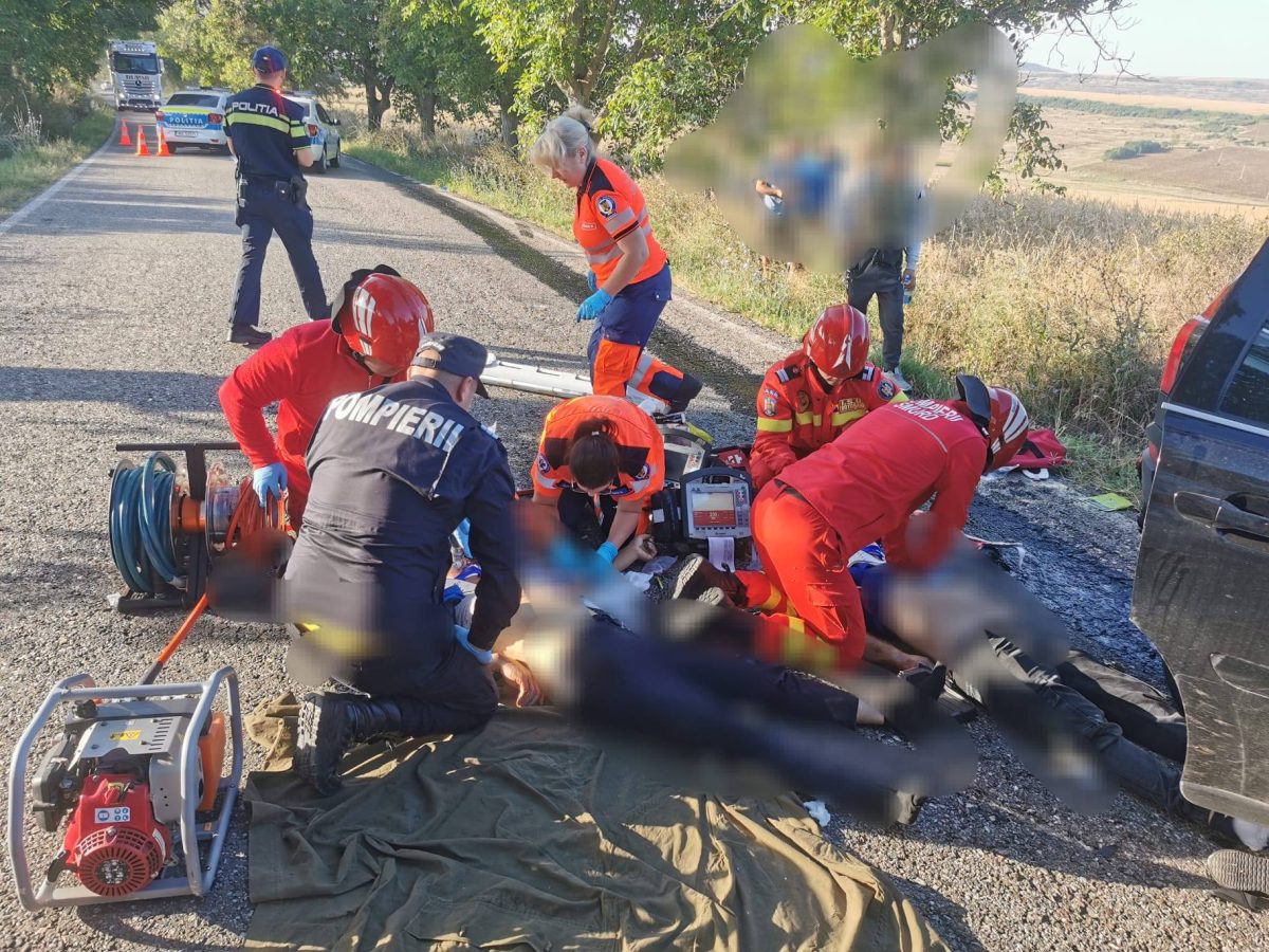 Accident rutier grav la Botoșani, între un autocar și un autoturism. Elicopterul SMURD Iași intervine! Două persoane au murit, iar alte patru sunt încarcerate – UPDATE