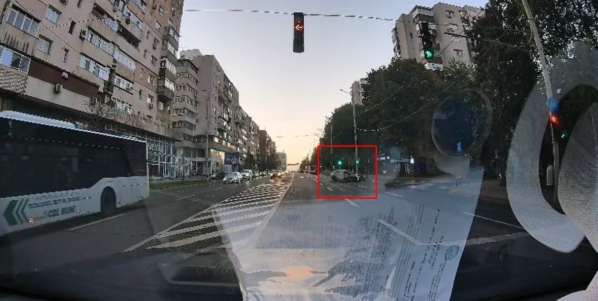 Accident rutier pe bulevardul Independenţei. Un motociclist a fost rănit – UPDATE