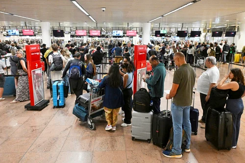 Haos pe marile aeroporturi europene după un atac cibernetic uriaș! Bruxelles anulează jumătate din zborurile de luni