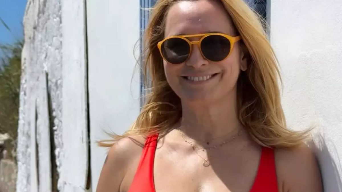 Andreea Esca, corp de zeiță la 53 de ani. Cum s-a pozat în costum de baie în vacanța cu familia