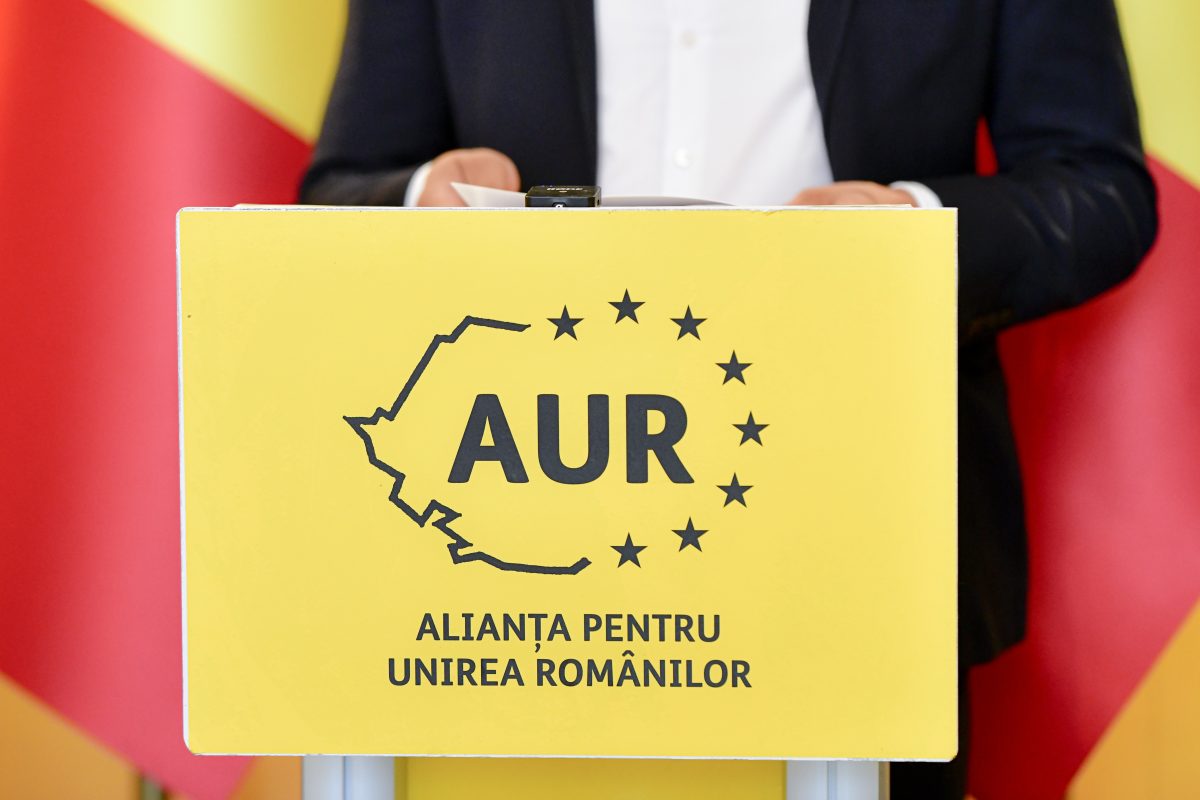 Partidul AUR: „Nicușor Dan și Ilie Bolojan îi umilesc din nou pe români. Îl primesc pe șeful OMV la Palatul Victoria și la Cotroceni, ca pe un stăpân venit să-și dicteze condițiile într-o țară pe care o tratează ca pe o colonie”