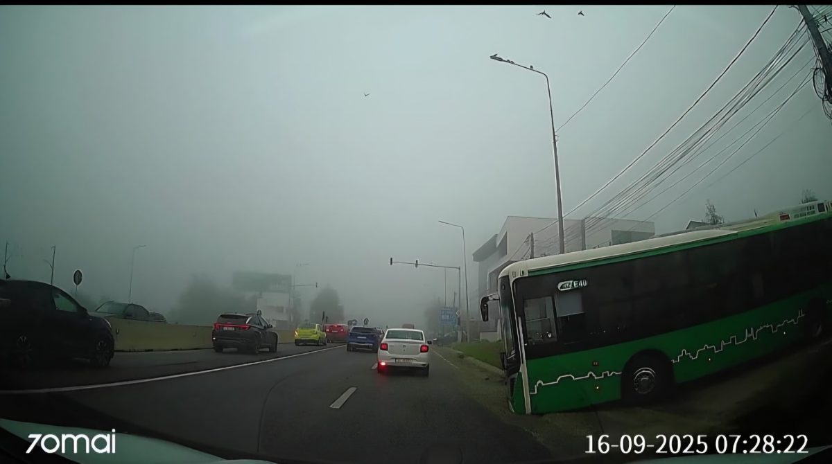 Incident în Valea Lupului. Un autobuz CTP a rămas suspendat – UPDATE