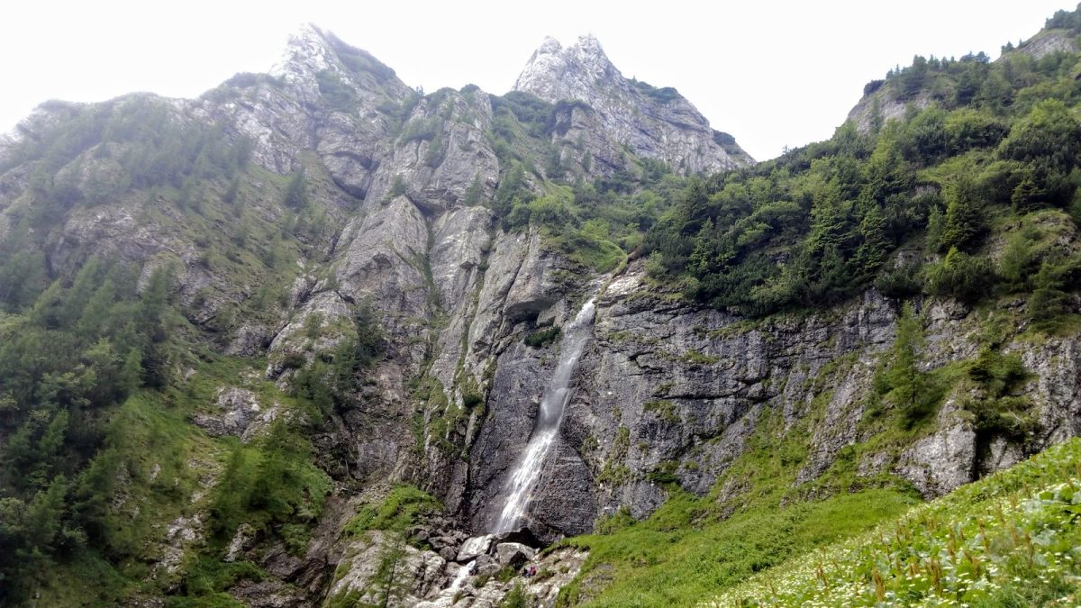 Cascada Caraiman – O minune a naturii din Munții Bucegi, ce merită cu siguranță văzută