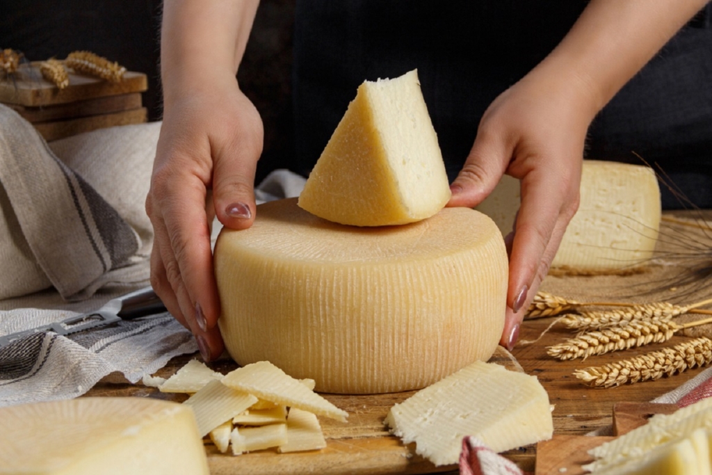 Rețeta originală de cașcaval de casă – Preparat tradițional, foarte gustos și ușor de făcut