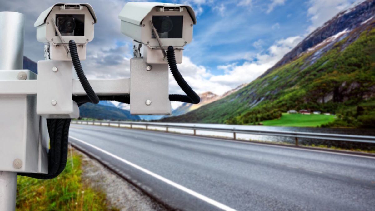 Câte radare monitorizează șoferii români în 2025! Cum vor fi sancționați conducătorii auto vitezomani! 