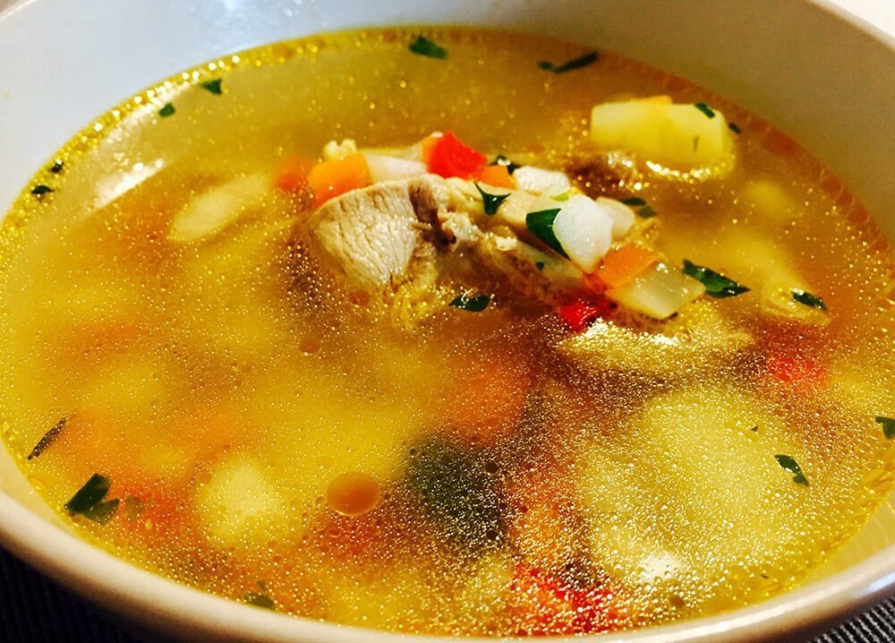Ciorbă de pui cu legume – Rețetă ardelenească, ce trebuie încercată