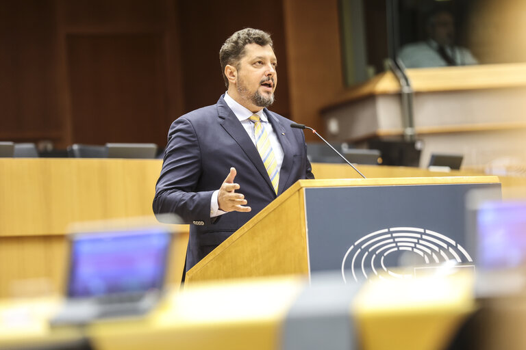 Claudiu Târziu, președintele Acțiunea Conservatoare, critică Guvernul Bolojan: „Statul român a ajuns cămătarul propriilor constructori”