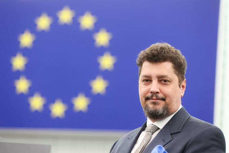 Europarlamentarul Claudiu Târziu, liderul Acțiunea Conservatoare, îl critică dur pe premierul Bolojan: „Românii nu au nevoie de un contabil încruntat, ci de un proiect național de reconstrucție”