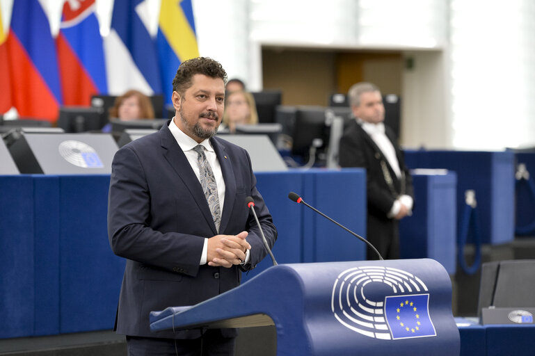 Europarlamentarul Claudiu Târziu, președinte Acțiunea Conservatoare, susține că România are nevoie de o schimbare radicală pentru a ieși din criza politică actuală