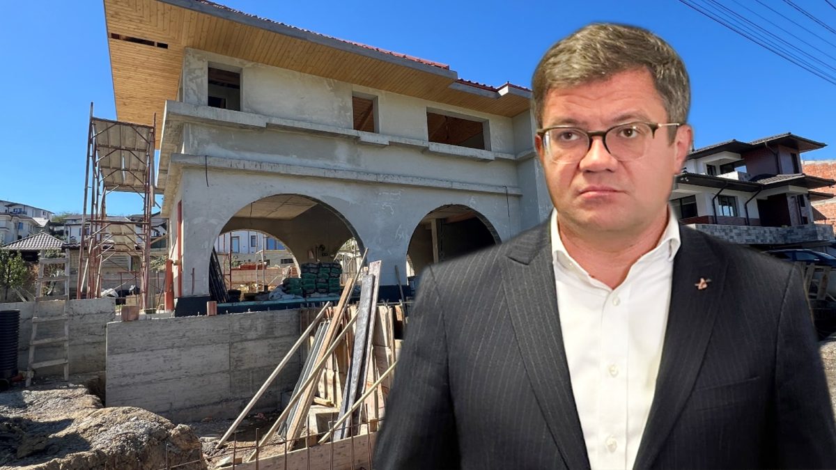 Când ești baronul județului, legea este opțională! Costel „tablă” Alexe și-a extins șantierul vilei pe domeniul public