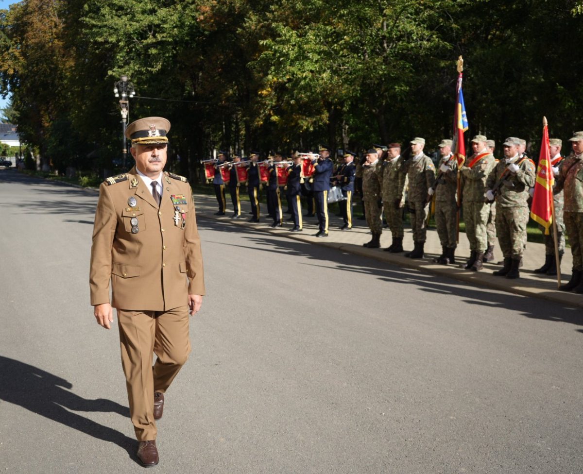 Emoție și respect la Palatul Oștirii din Copou! Colonelul Ionel-Lucian Sandu trece în rezervă