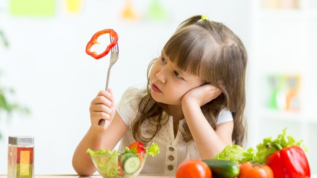 Copiii sub zece ani se confruntă din ce în ce mai des cu probleme alimentare! Cifrele sunt alarmante