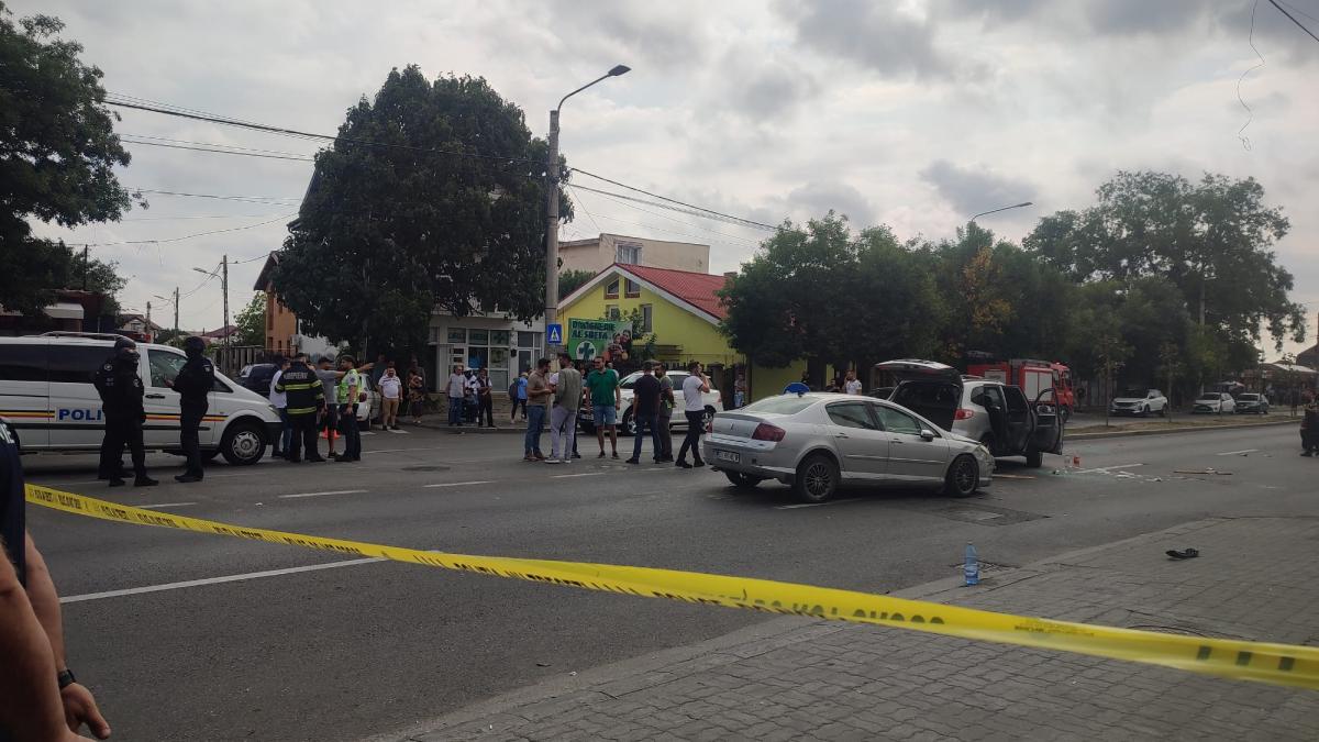 Orașul, sub teroare! Bărbatul ucis în răfuiala dintre clanuri, condus pe ultimul drum