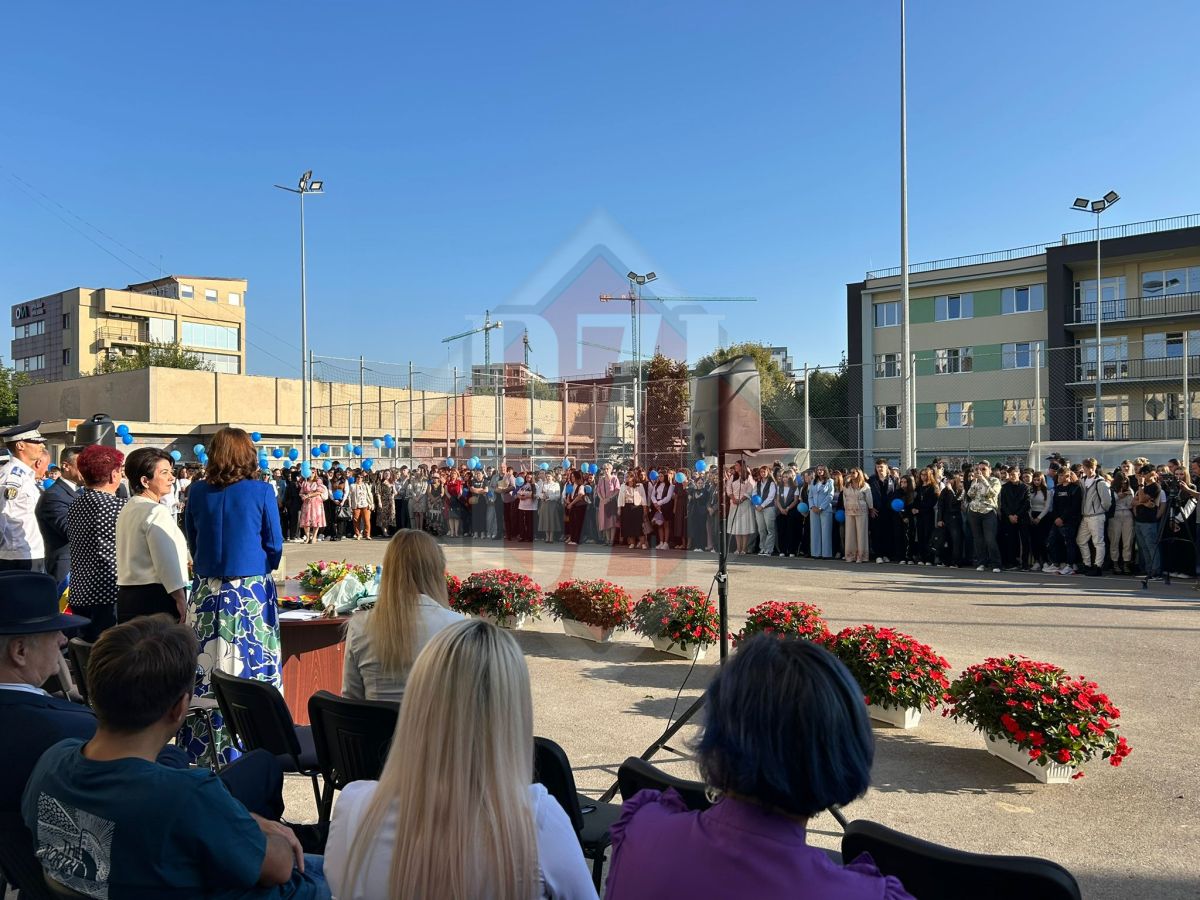 Emoții și bucurie la debutul noului an școlar 2025-2026! Festivitățile au început, la Iași