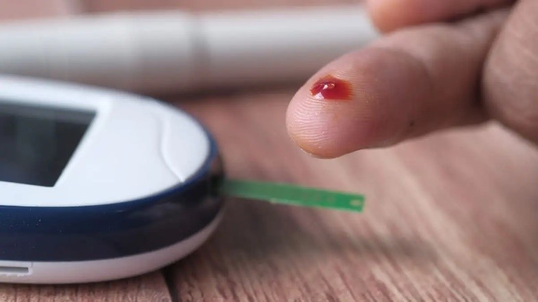Premieră medicală naţională! Tratament inovator cu injecţie săptămânală de insulină pentru un pacient cu diabet