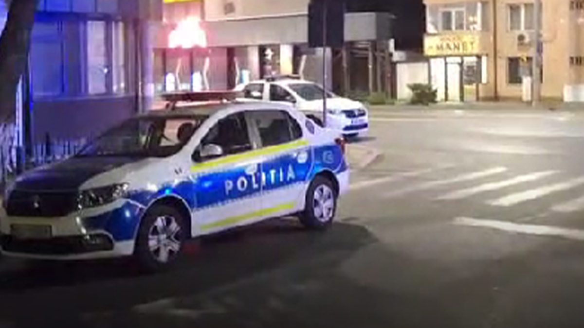 După ce au jucat banii la păcănele, doi prieteni din Iași s-au ales și cu o bătaie când au ieșit din cazinou: „Era căzut, numai sânge pe față”