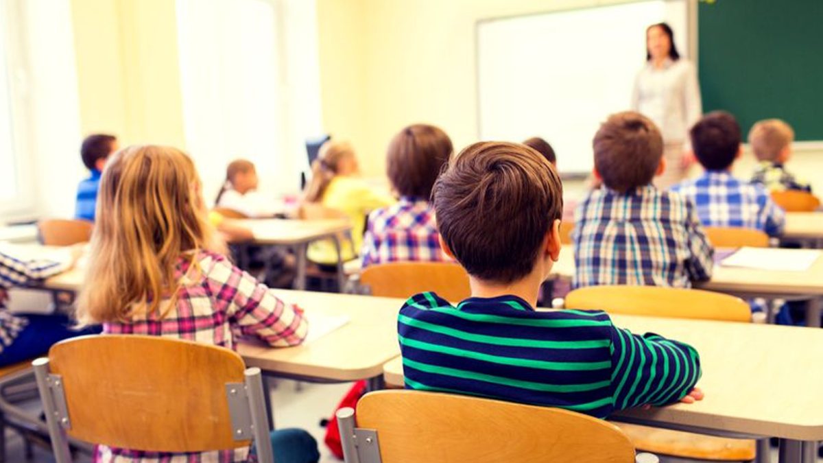 Profesorii nu renunță! Școlile din Iași încep anul școlar 2025-2026 cu proteste