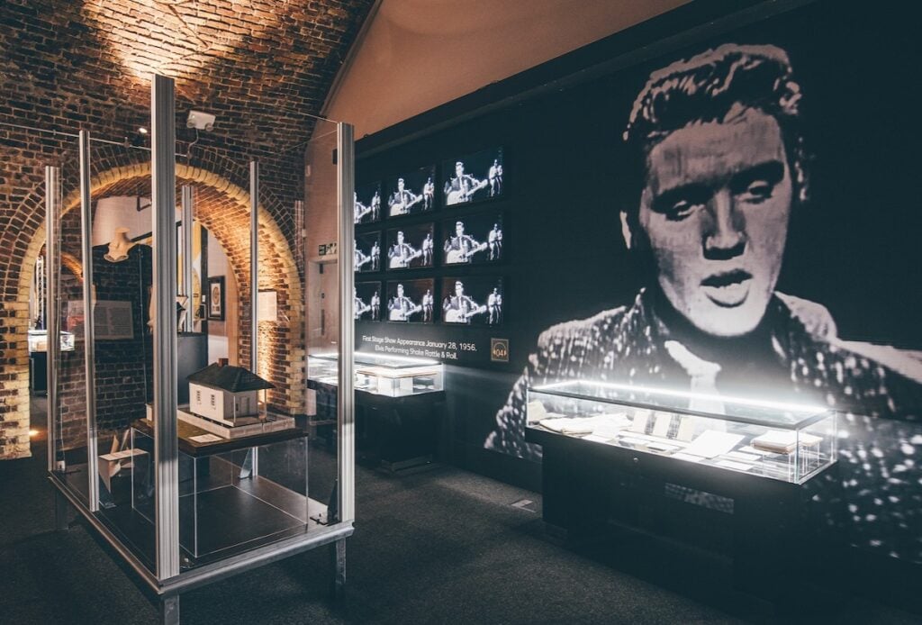 Casa lui Elvis Presley, salvată în ultimul moment. Autoarea escrocheriei va sta ani buni după gratii
