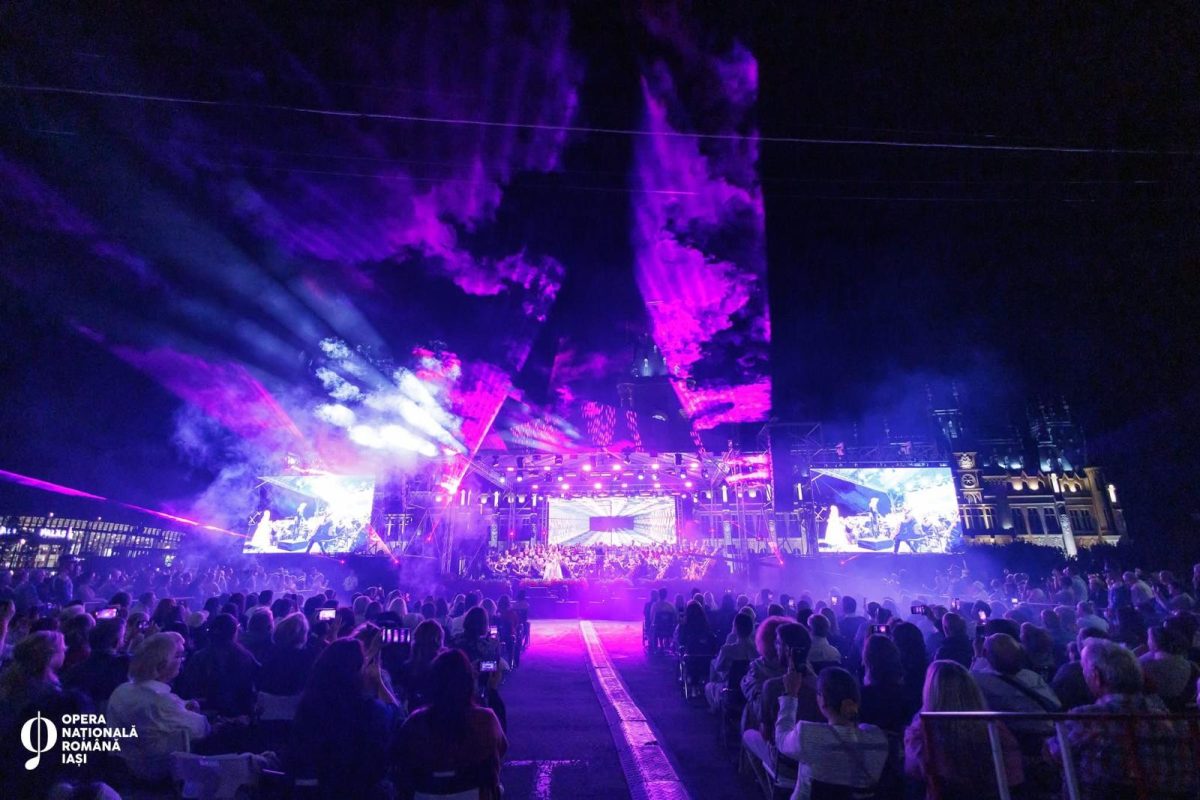 Surprize oferite publicului din Iași la ediția din acest an a galei extraordinare „Magia serii în sunet și lumină”