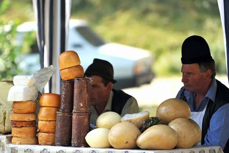 Primăriile vor trebui să informeze Fiscul despre fermierii cu atestate de producător
