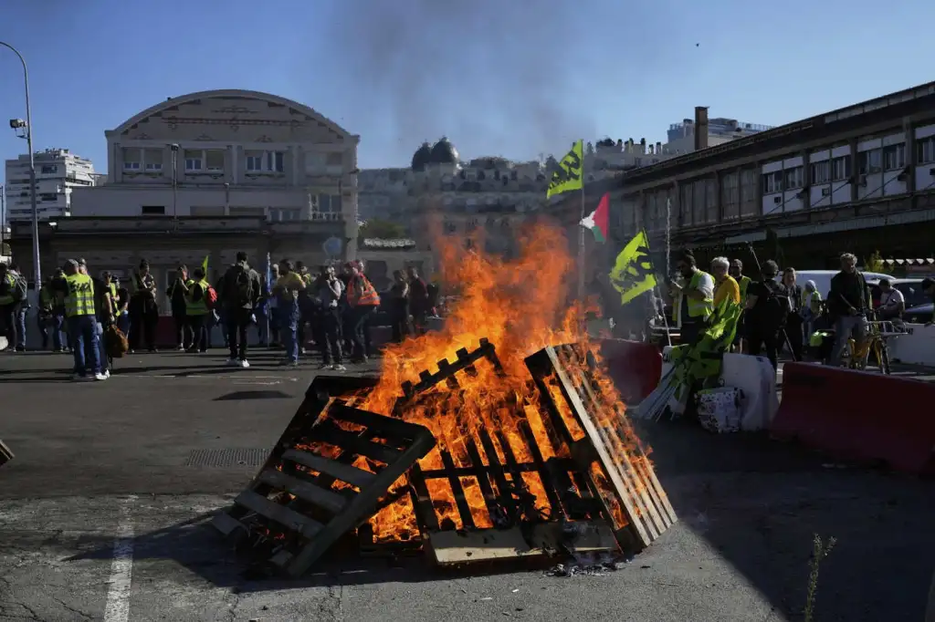 Proteste masive, peste 1 milion de oameni au ieșit în stradă! Guvernul francez a scos jandarmeria pe stradă