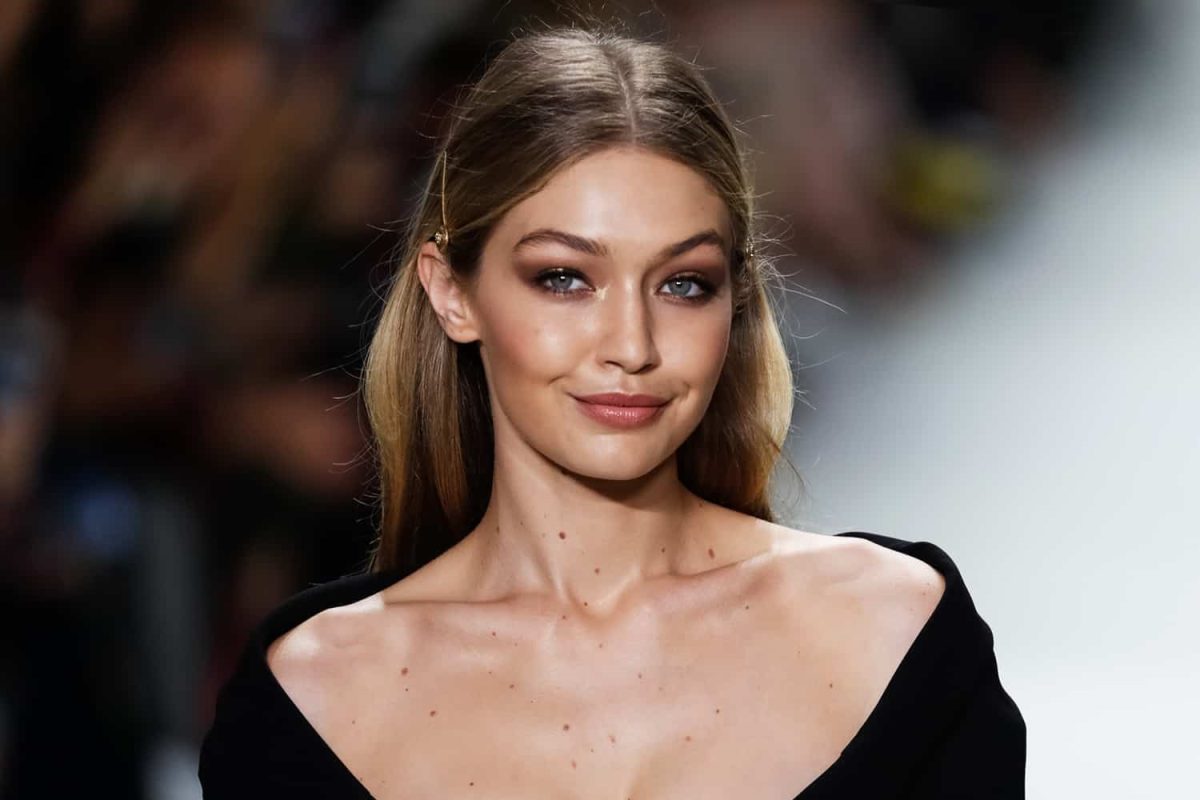 Gigi Hadid are o ținută îndrăzneață și nu se ascunde să o expună! Iată imaginile uimitoare