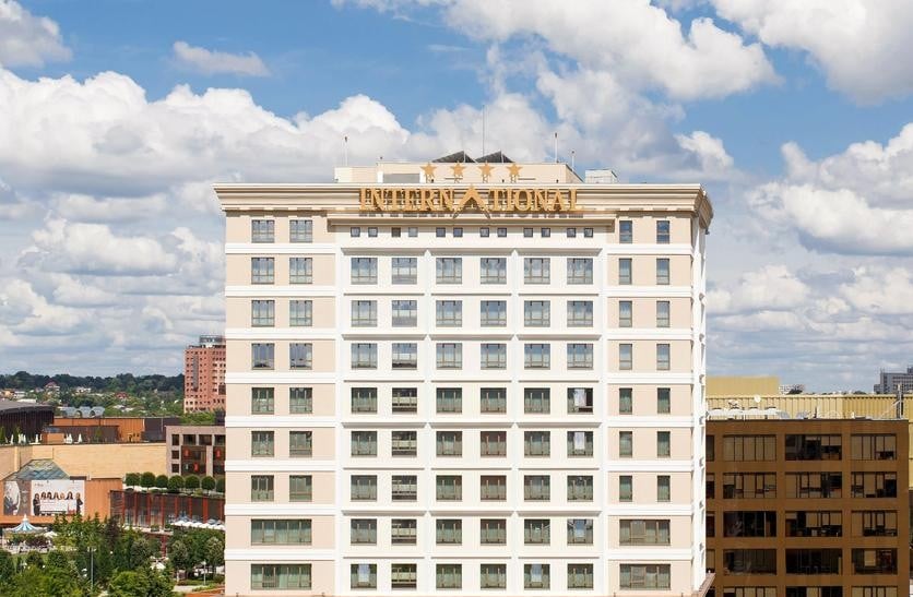 Un incident neobișnuit a avut loc ieri la Hotelul Internațional din Iași! Polițiștii au fost alertați cu privire la activități suspecte desfășurate de un grup format din 13 cetățeni ai Republicii Moldova. Ce spune IPJ Iași