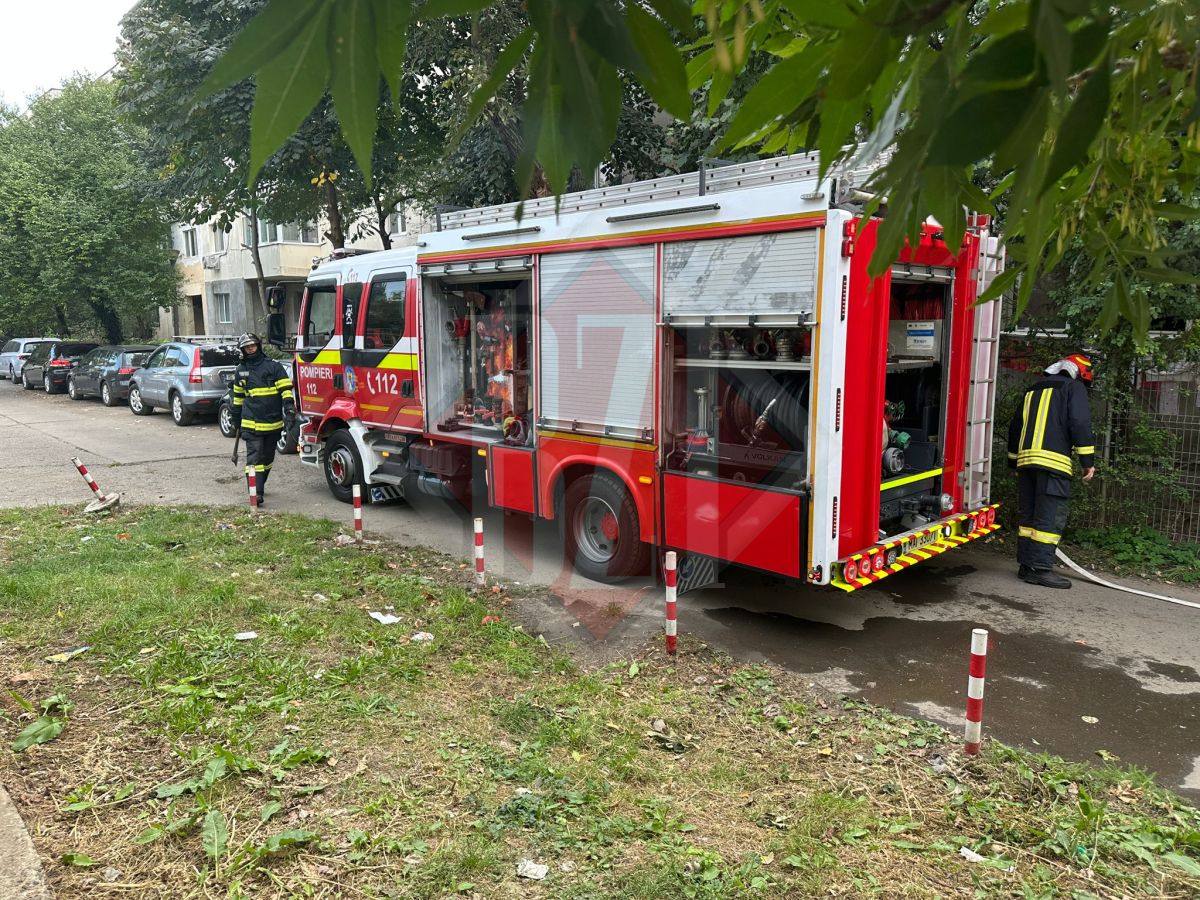 Incendiu pe șoseaua Păcurari. Flăcările au izbucnit la parterul unui bloc – UPDATE
