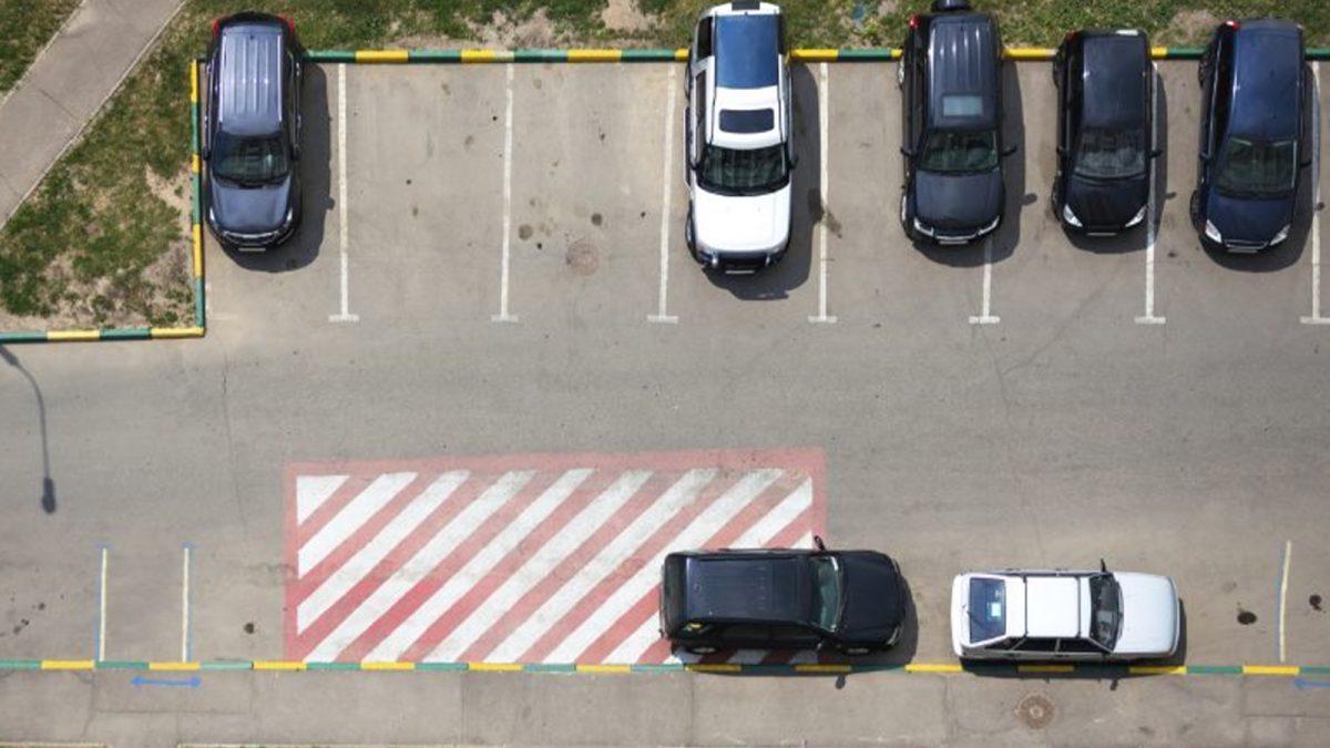 Zeci de locuri de parcare pot fi închiriate în Iași! Iată care sunt zonele unde ieșenii își pot parca autoturismele în fața blocului