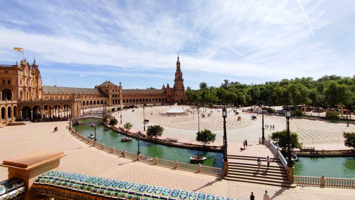 Piața Spaniei din Sevilla – Iată de ce merită vizitată! Este un loc unic în lume, de o frumusețe aparte