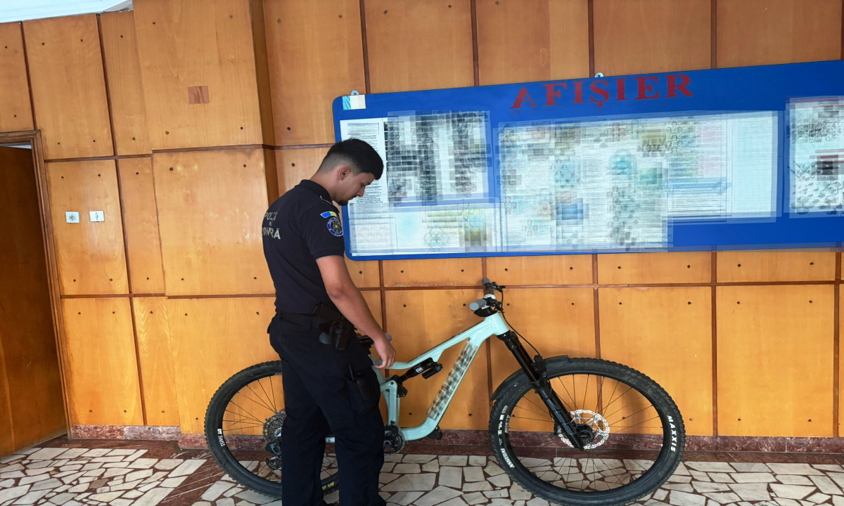 Bicicletă de 15.000 lei, semnalată ca fiind furată din Germania, descoperită la Albița