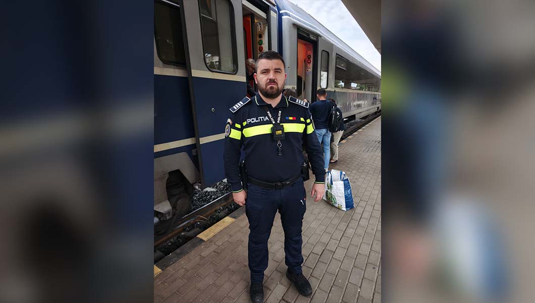 Polițist din Iași, interpret autorizat în limbaj mimico-gestual, sprijină persoanele cu deficiențe de auz