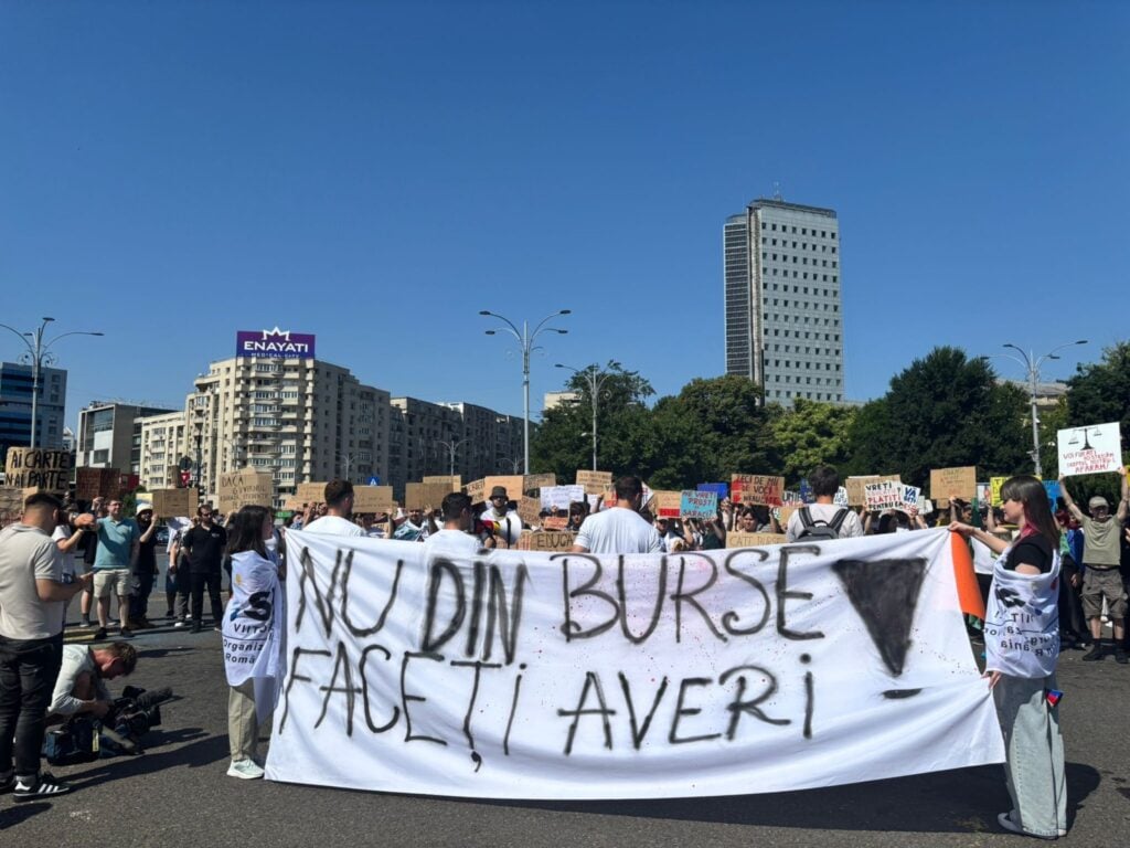 Studenții ies în stradă alături de profesori: Anul universitar nu poate începe în aceste condiții