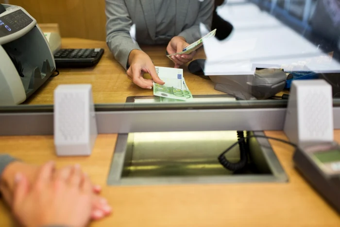 De la 1 octombrie 2025, cresc ratele românilor! Schimbări majore și pentru cei cu dobânzi fixe! 