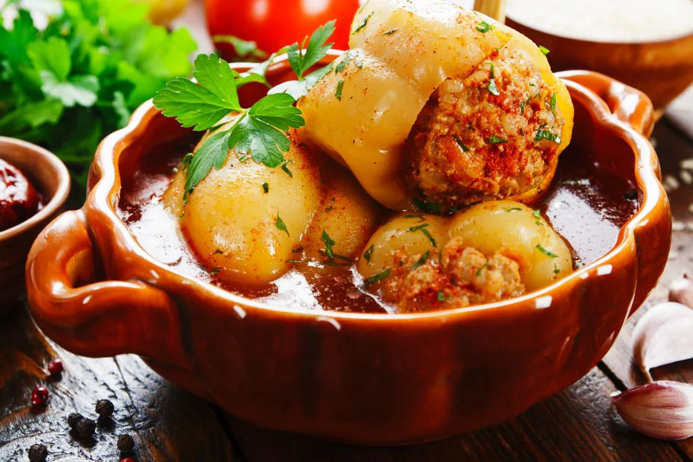 Rețeta pentru ardeii umpluți moldovenești – Preparat tradițional, simplu de făcut și cu adevărat delicios