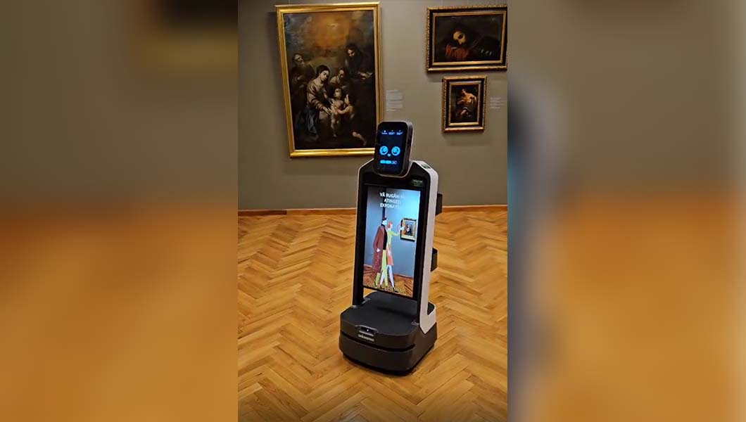Primul robot supraveghetor dintr-un muzeu românesc, prezentat la Palatul Culturii din Iași