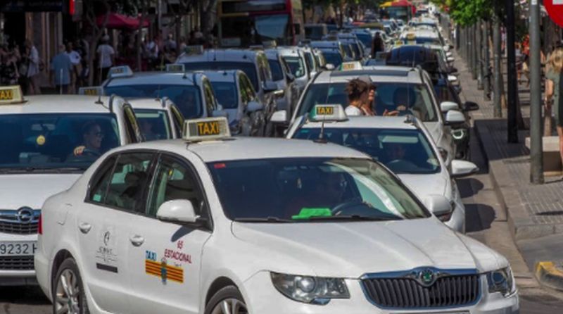 O româncă, cea mai cunoscută taximetristă din Ibiza! Poliția a amendat-o de sute de ori!