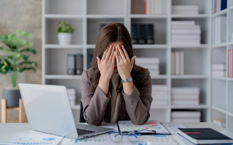 Încă o schimbare pe piața muncii din România! Tot mai multe persoane optează pentru polyworking! 