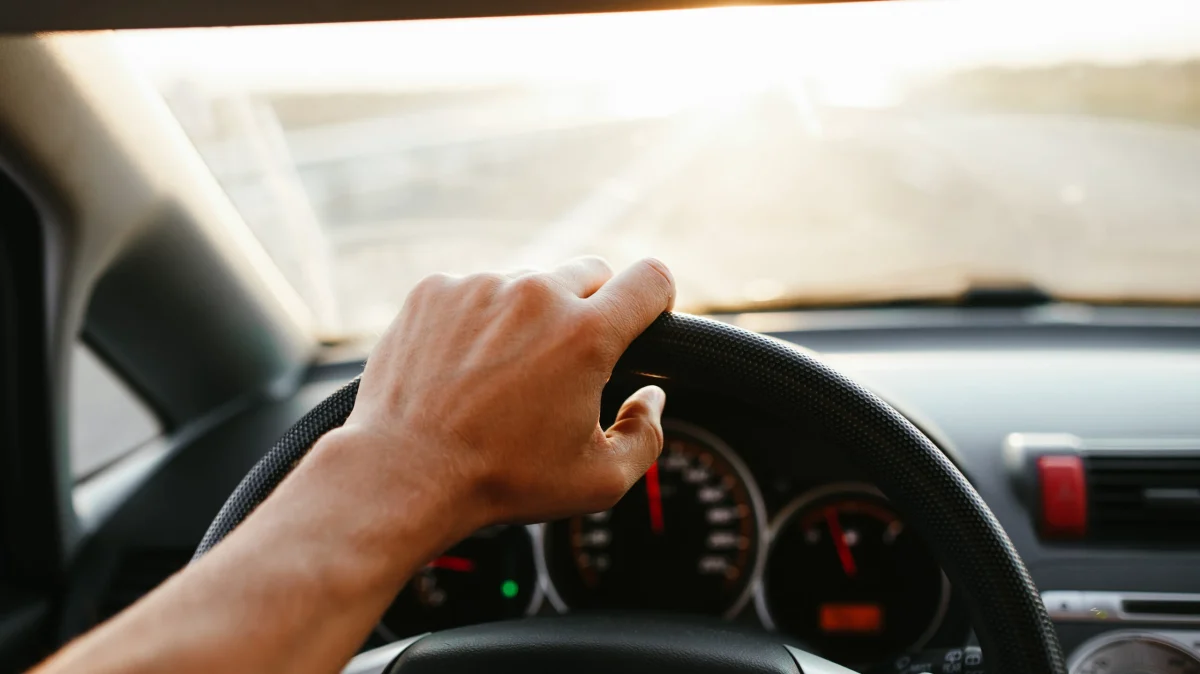 Se schimbă legea pentru șoferii începători din România! Vor avea interzis la volanul acestor mașini! 