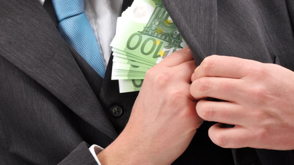 Tentativă de șantaj cu nume grele! A pretins că e procuror european și că poate interveni în cazurile lui Kovesi! Mita cerută e uriașă!