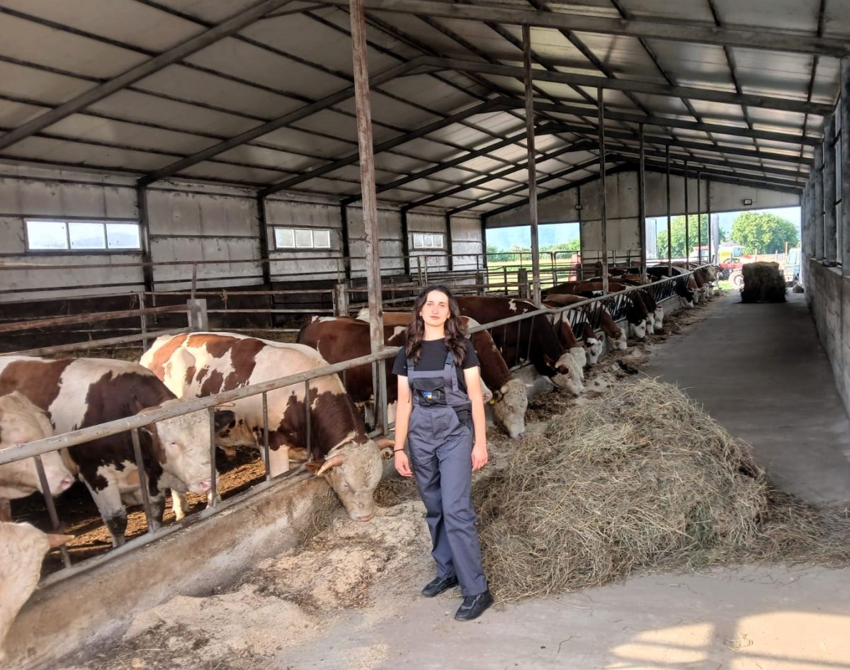 O tânără de 19 ani din Târgu Neamț, fermieră și studentă la Facultatea de Medicină Veterinară din Iași