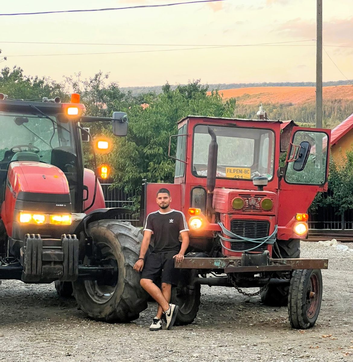 Octavian Nica, student la USV Iași, modernizează agricultura în Bacău. La doar 21 de ani cultivă grâu, porumb, mazăre și floarea soarelui