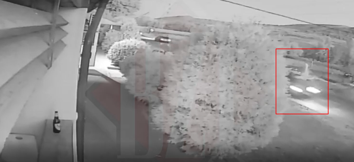 Noi imagini cu momentul impactului! Iată cum este adolescenta de 13 ani spulberată de un autoturism la Bohotin. Copila este aruncată la câțiva metri în aer – EXCLUSIV