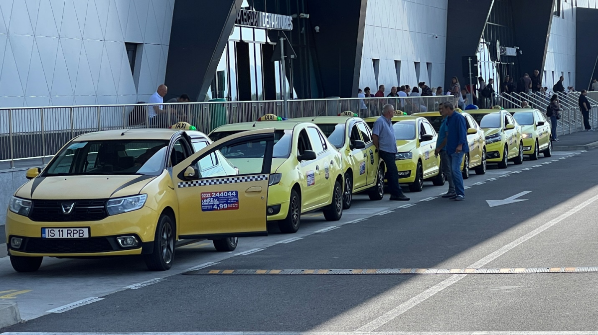 Situație incredibilă la aeroportul din Iași! Cât a trebuit să plătească un bărbat pentru o cursă de 2 kilometri cu taxiul