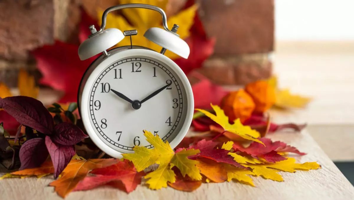 Când trecem la ora de iarnă. În ce weekend dă România ceasurile înapoi